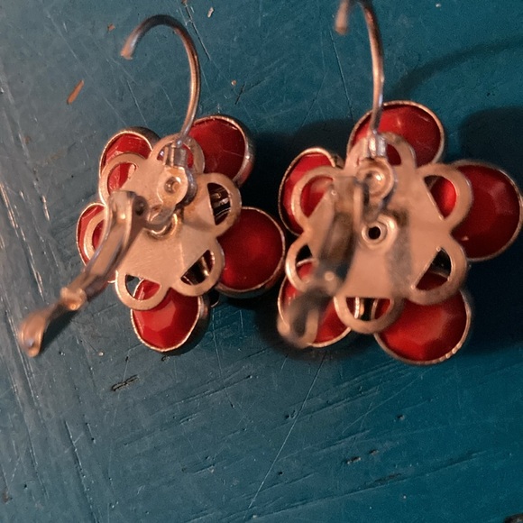 Earrings, Adorable 1” red, white & blue stone flower earrings - spring clasps - Picture 7 of 8